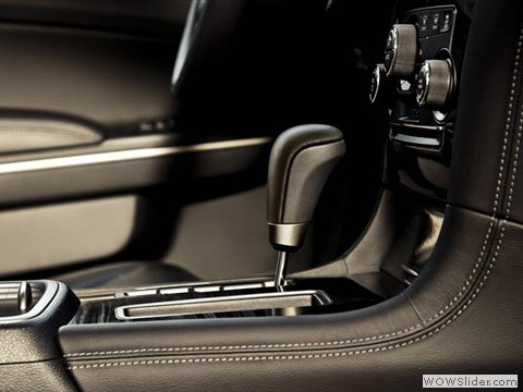 2013-Chrysler-300-Sedan-Image-i013-800