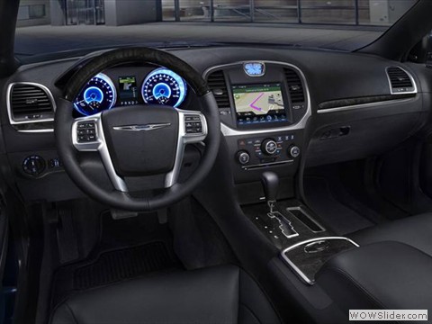 2013-Chrysler-300-Sedan-Image-i014-800